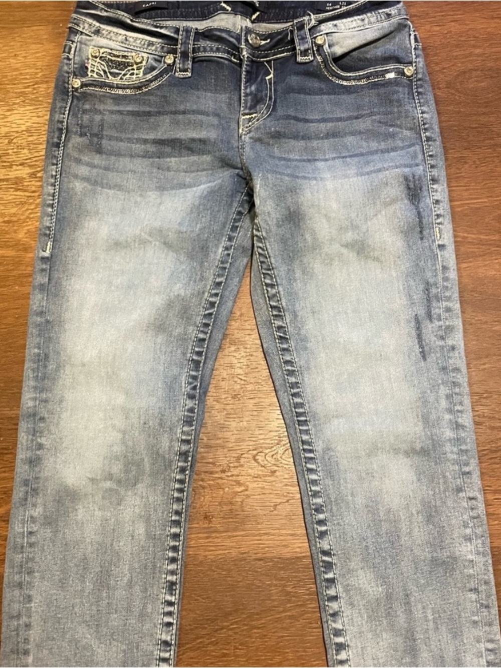 Vigoss Distressed Light Wash Women's Slim Capris